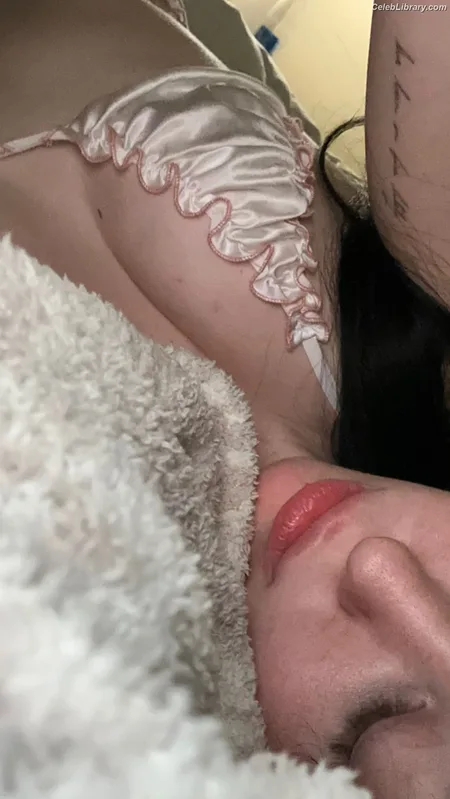 Noah Cyrus photo 7 of 908