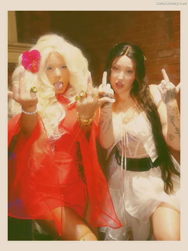 Noah Cyrus photo 9 of 908