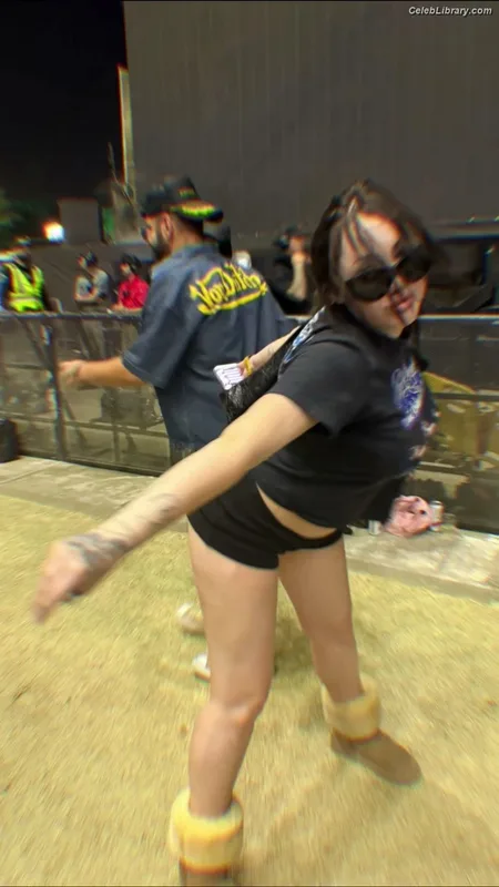 Noah Cyrus photo 10 of 908