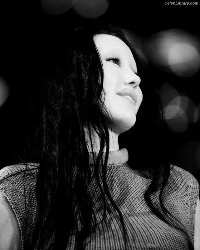 Noah Cyrus photo 12 of 908