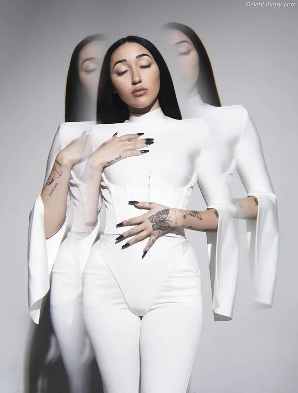Noah Cyrus photo 18 of 908