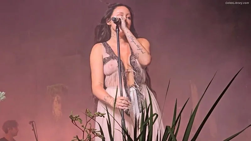 Noah Cyrus photo 19 of 908