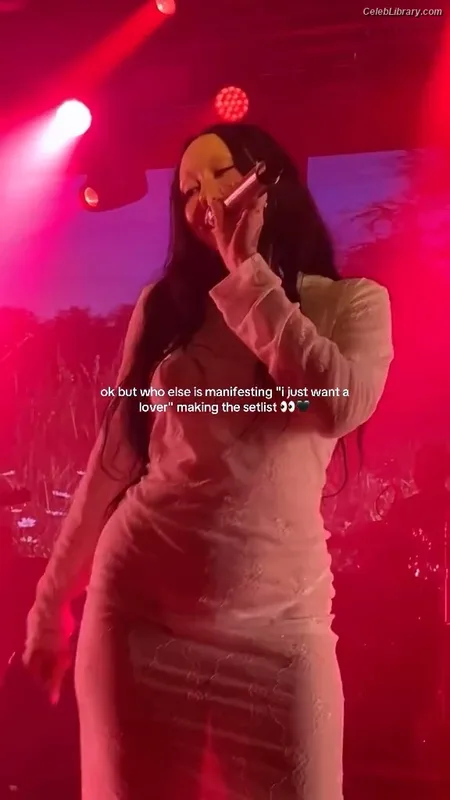 Noah Cyrus photo 21 of 908