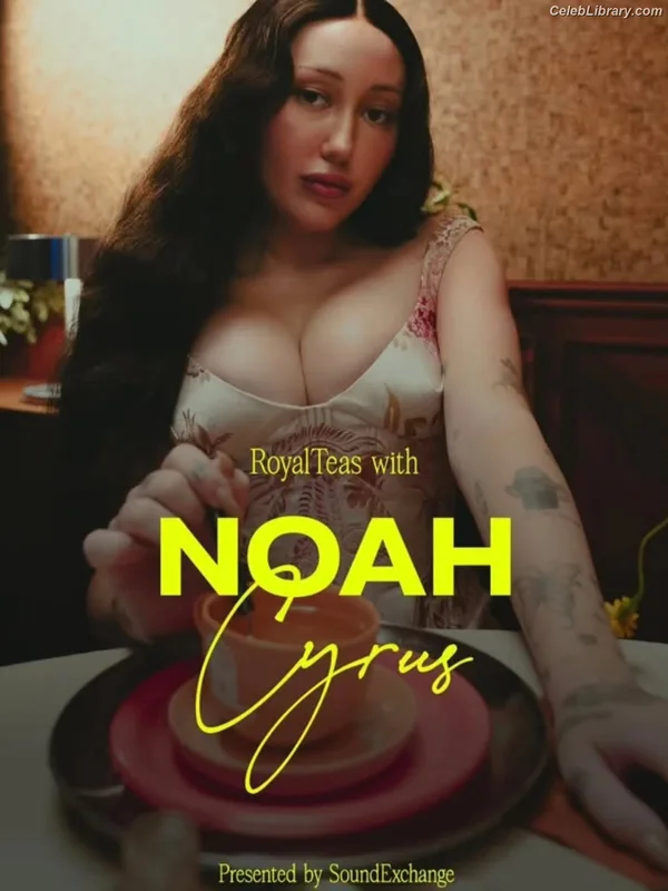 Noah Cyrus photo 1 of 908