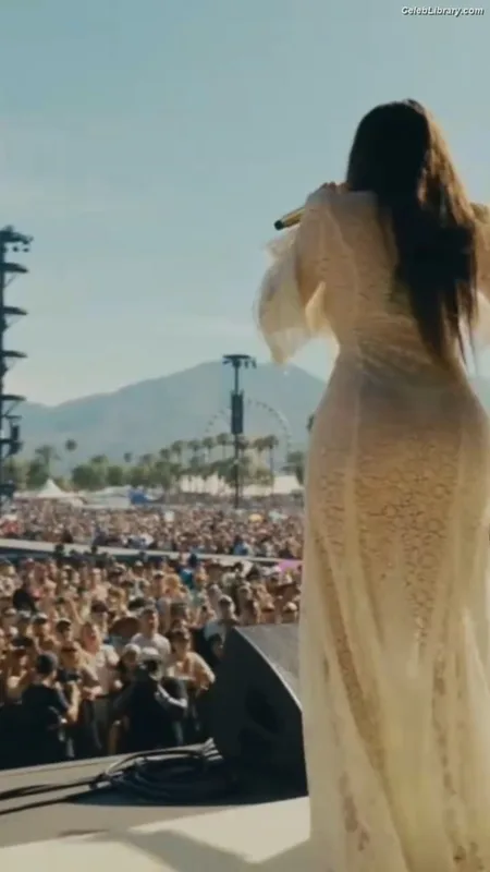 Noah Cyrus photo 17 of 908