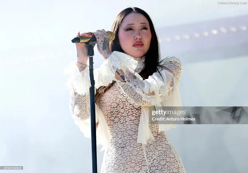 Noah Cyrus photo 20 of 908
