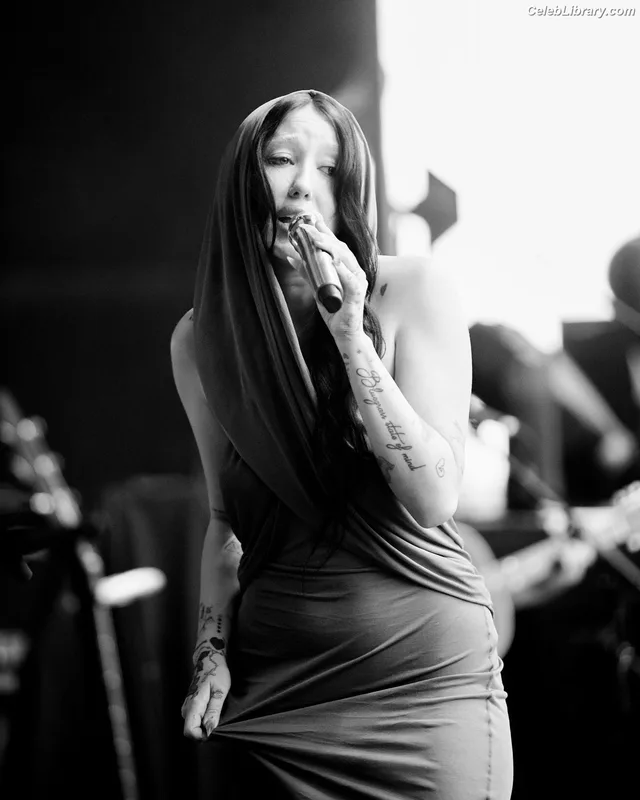 Noah Cyrus photo 13 of 908
