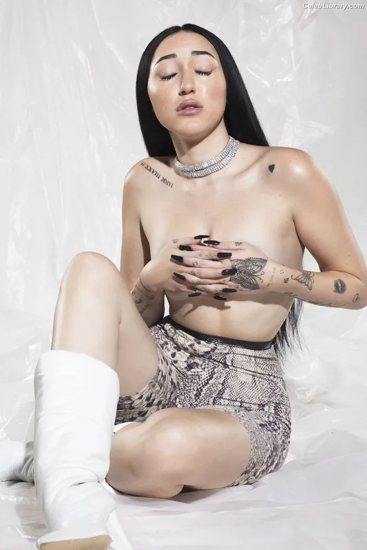 Noah Cyrus photo 22 of 908