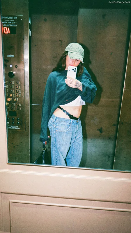 Noah Cyrus photo 7 of 908