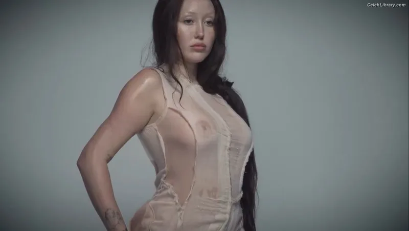 Noah Cyrus photo 10 of 908