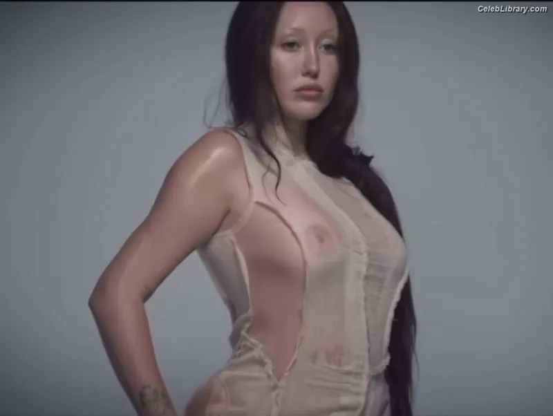 Noah Cyrus photo 19 of 908