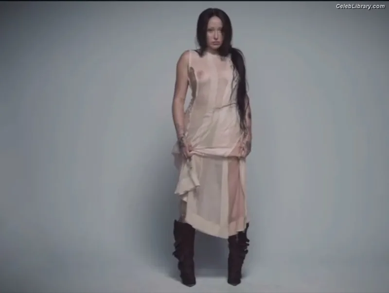Noah Cyrus photo 20 of 908
