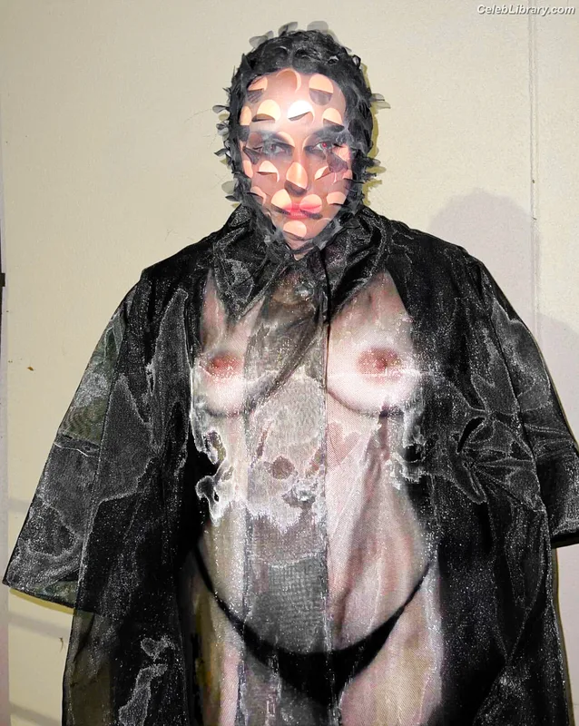 Noah Cyrus photo 9 of 908