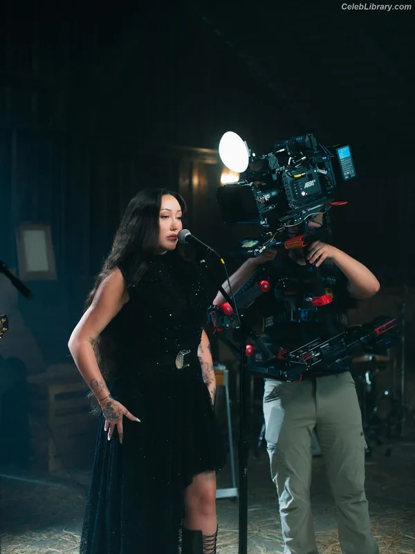Noah Cyrus photo 14 of 908