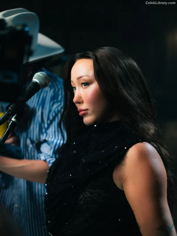 Noah Cyrus photo 15 of 908