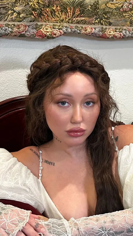 Noah Cyrus photo 18 of 908