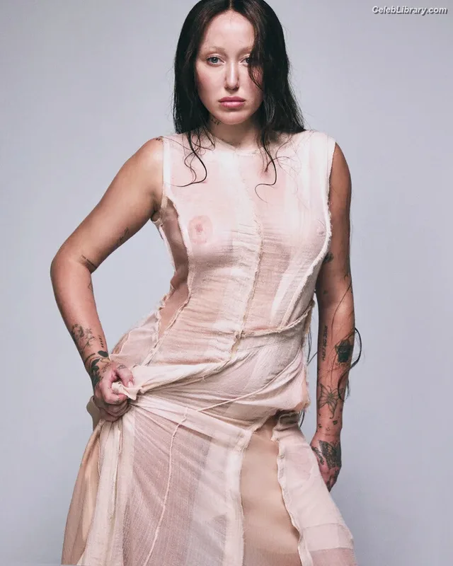 Noah Cyrus photo 1 of 908