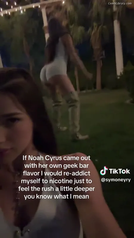 Noah Cyrus photo 13 of 908