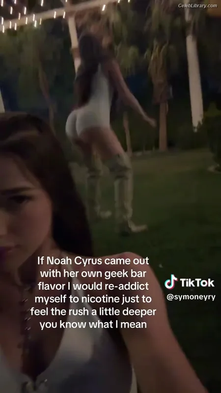 Noah Cyrus photo 14 of 908