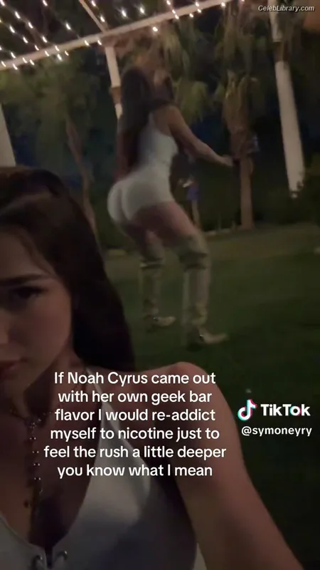 Noah Cyrus photo 18 of 908