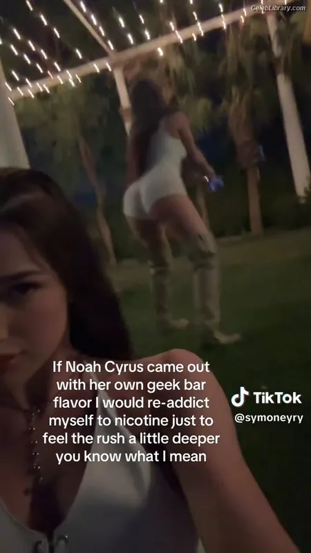 Noah Cyrus photo 23 of 908