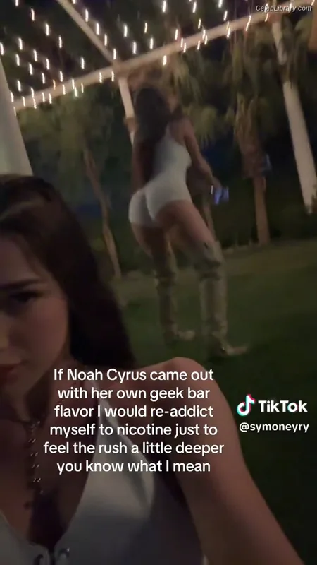 Noah Cyrus photo 24 of 908