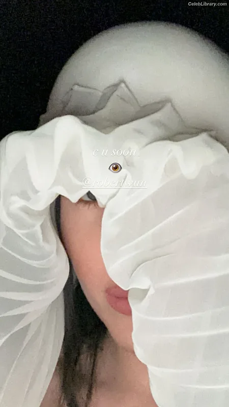 Noah Cyrus photo 14 of 908