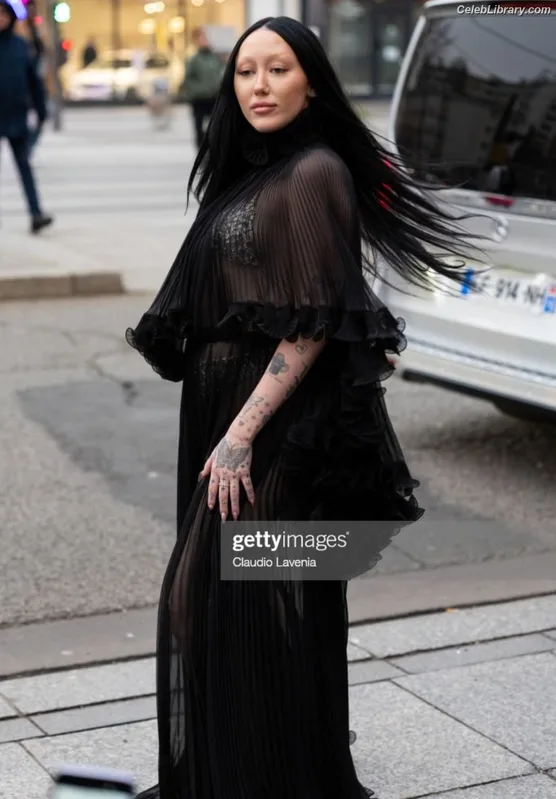 Noah Cyrus photo 18 of 908