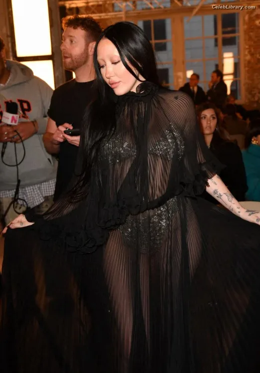 Noah Cyrus photo 22 of 908