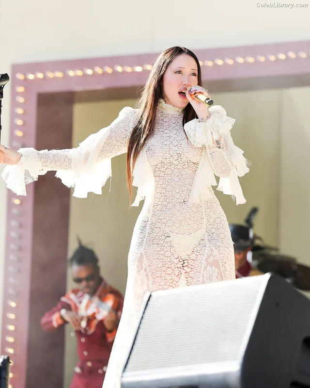 Noah Cyrus photo 24 of 908