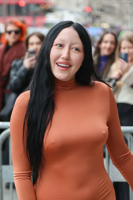 Noah Cyrus photo 4 of 908