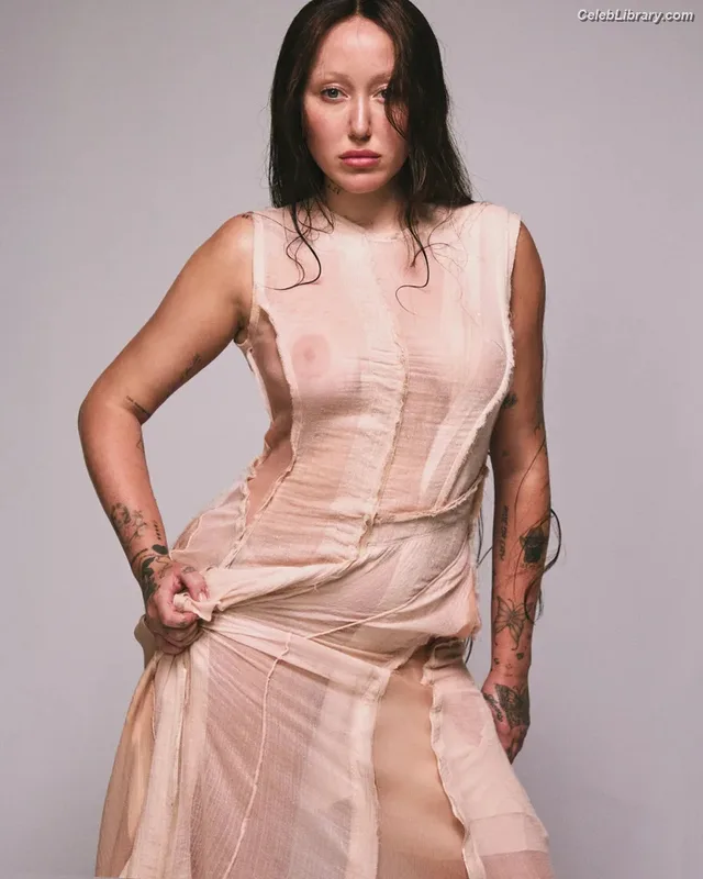 Noah Cyrus photo 8 of 908