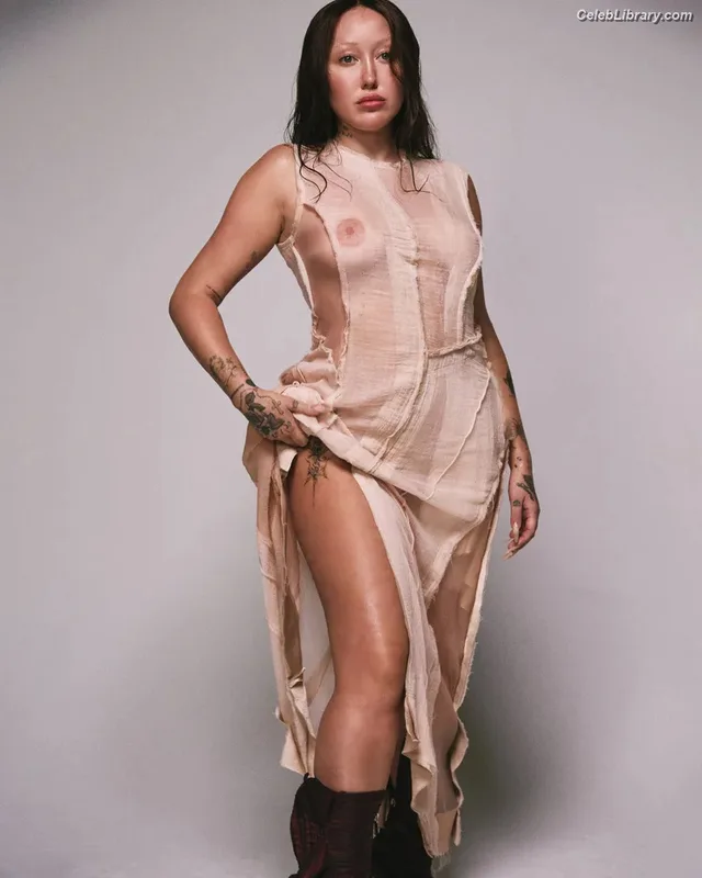 Noah Cyrus photo 16 of 908