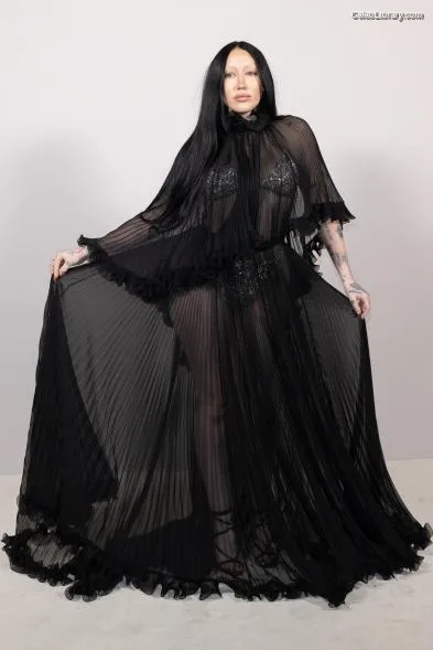 Noah Cyrus photo 3 of 908