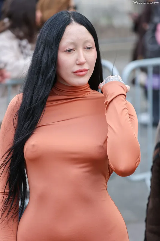 Noah Cyrus photo 17 of 908