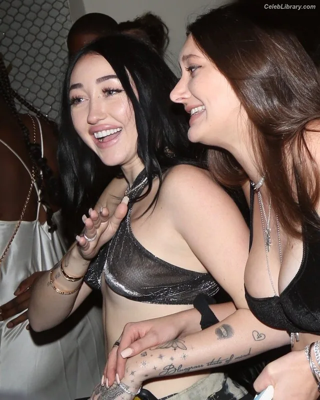 Noah Cyrus photo 20 of 908