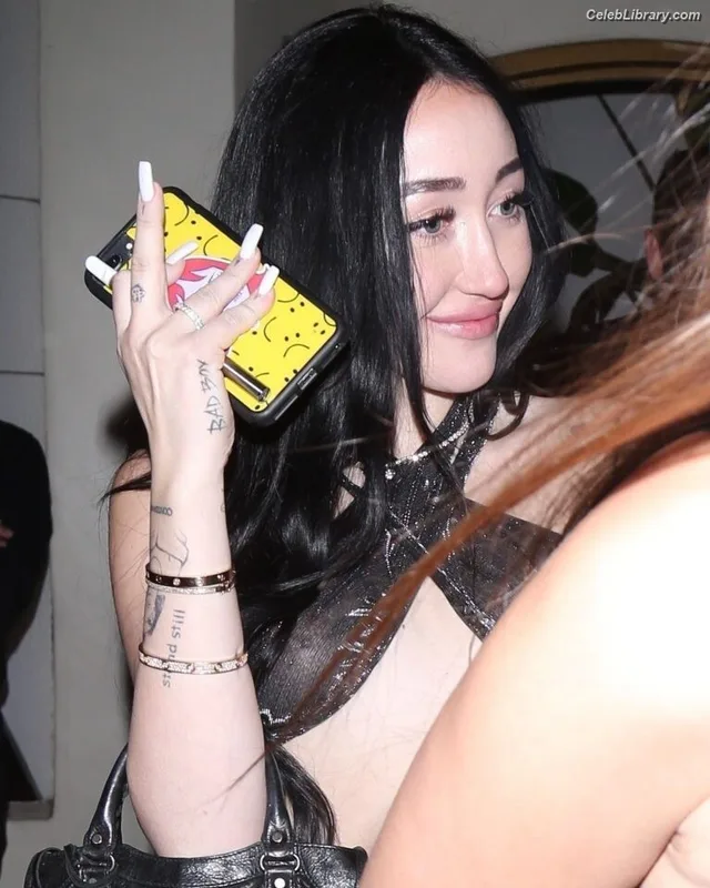 Noah Cyrus photo 22 of 908