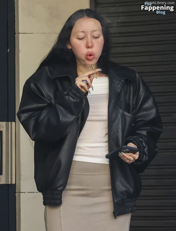 Noah Cyrus photo 3 of 908