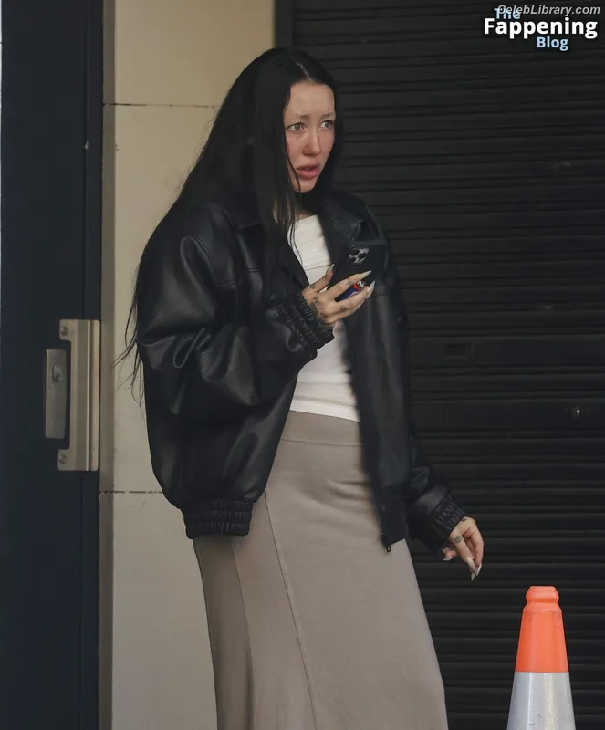 Noah Cyrus photo 8 of 908