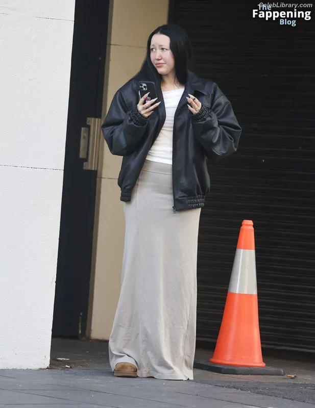 Noah Cyrus photo 9 of 908