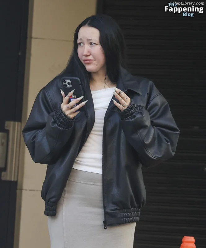 Noah Cyrus photo 10 of 908
