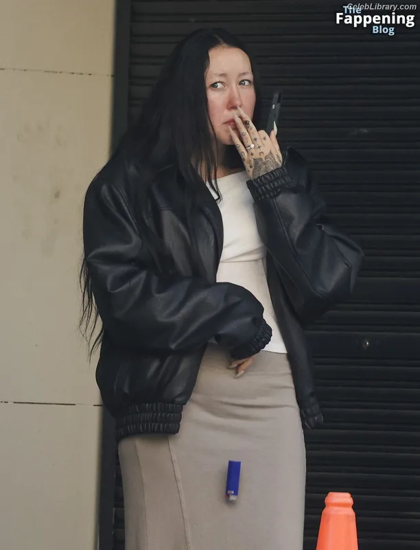 Noah Cyrus photo 14 of 908