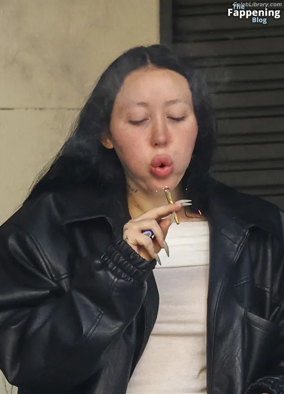 Noah Cyrus photo 17 of 908