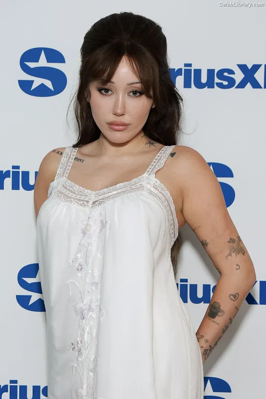 Noah Cyrus photo 14 of 908