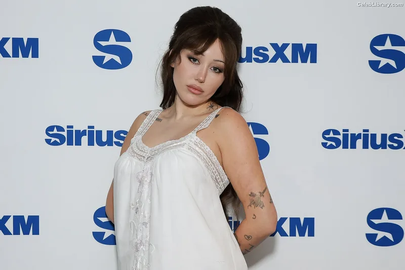 Noah Cyrus photo 17 of 908