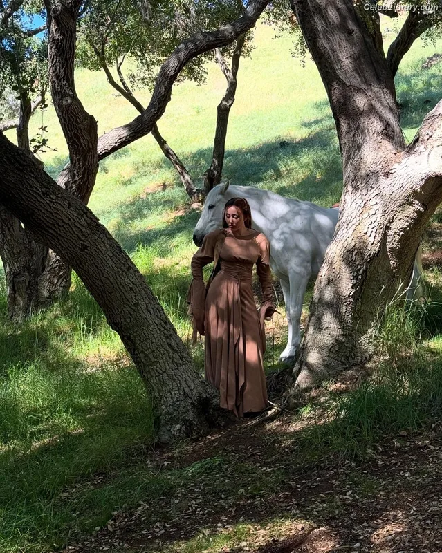 Noah Cyrus photo 6 of 908