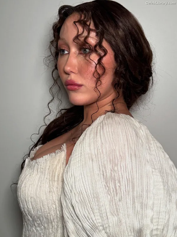 Noah Cyrus photo 11 of 908
