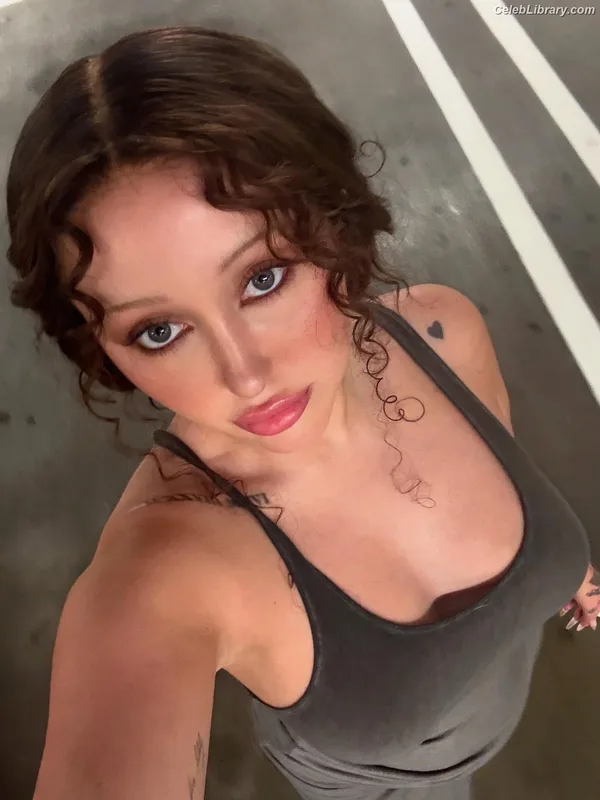 Noah Cyrus photo 13 of 908
