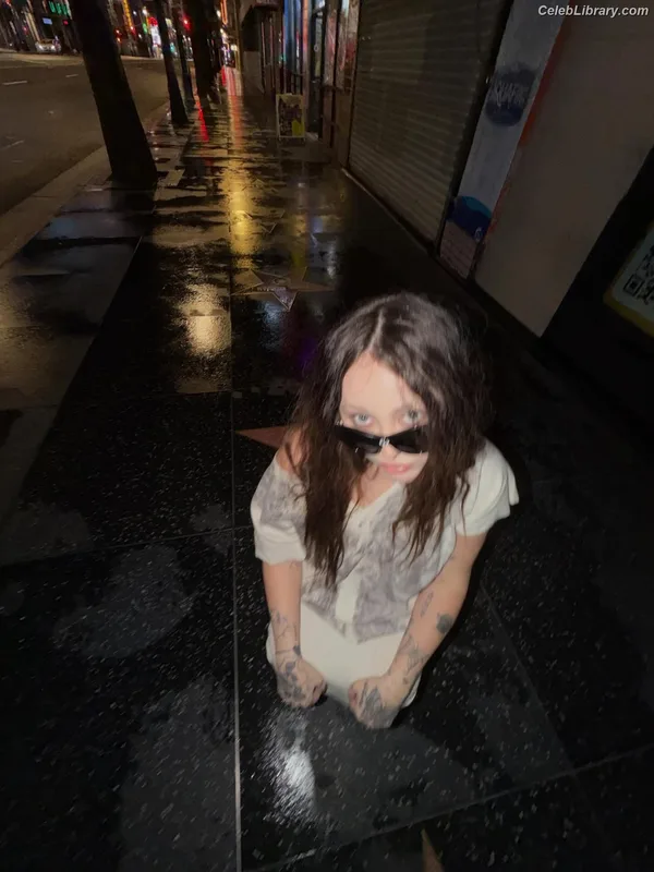 Noah Cyrus photo 18 of 908