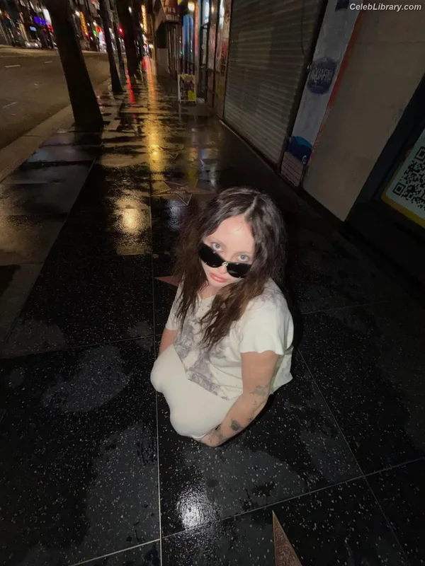 Noah Cyrus photo 20 of 908